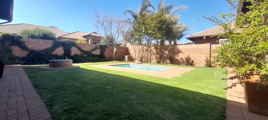 4 Bedroom Property for Sale in Wilkoppies North West